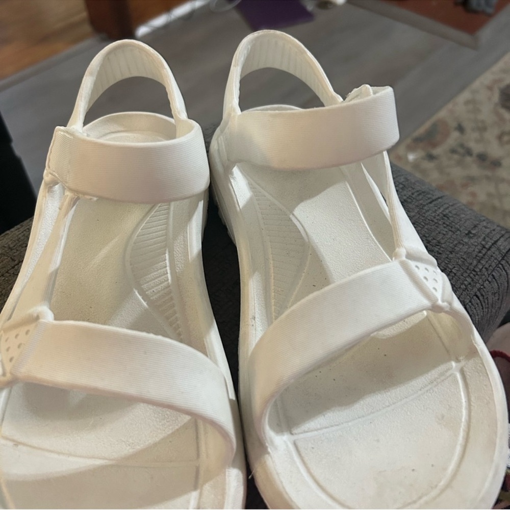 TEVA Women’s Size 8 White Sandals